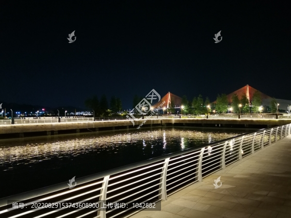潮人碼頭夜景