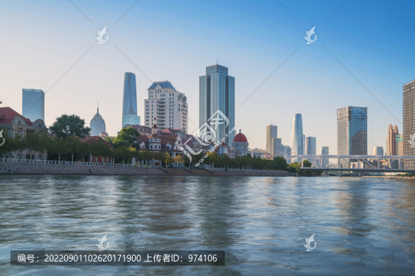 天津城市天際線和海河上的橋梁