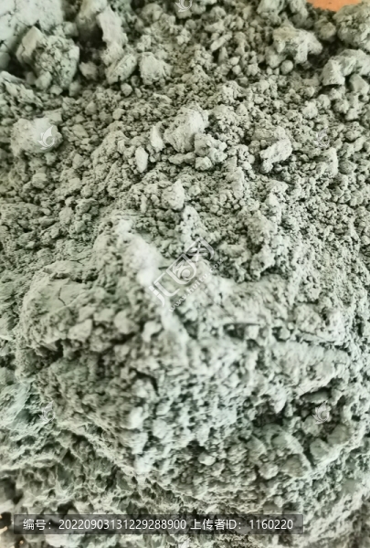 灰白粉末