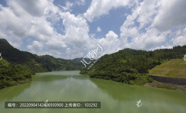 青山綠水藍天白云