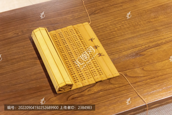 國(guó)學(xué)館傳統(tǒng)案幾竹簡(jiǎn)