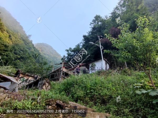 神農(nóng)架深山人家