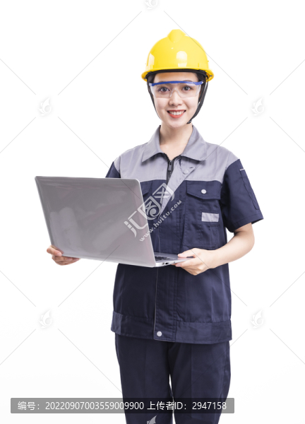 穿著工服帽拿著電腦的女性工人