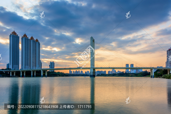 中國廣西南寧邕江白沙大橋風(fēng)光