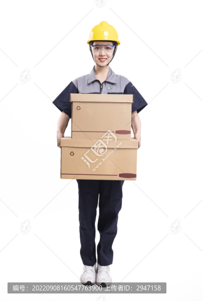 穿著工服搬著貨物的女性送貨員