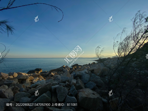 大海礁石海灘