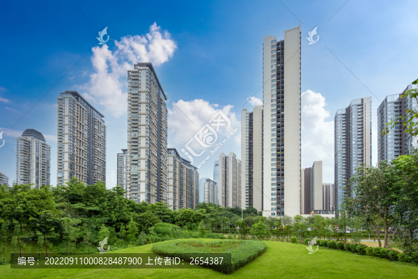 現(xiàn)代城市住宅樓與公園綠地