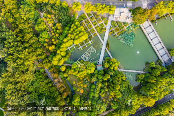 航拍鄭州大學(xué)主校區(qū)眉湖人工湖