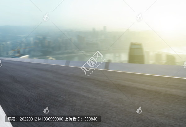 高速公路天際線和城市景觀