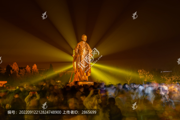 西大雁塔南廣場(chǎng)玄奘銅像