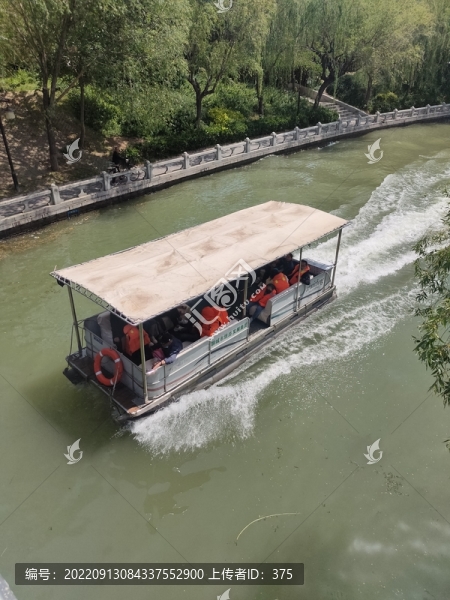 河道游船