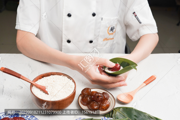 包粽子