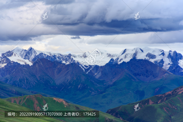 巴青縣雅安鎮(zhèn)安吾拉山口雪山