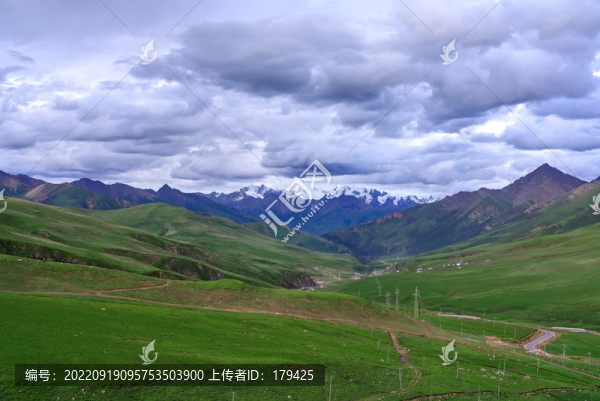 巴青縣雅安鎮(zhèn)安吾拉山口雪山