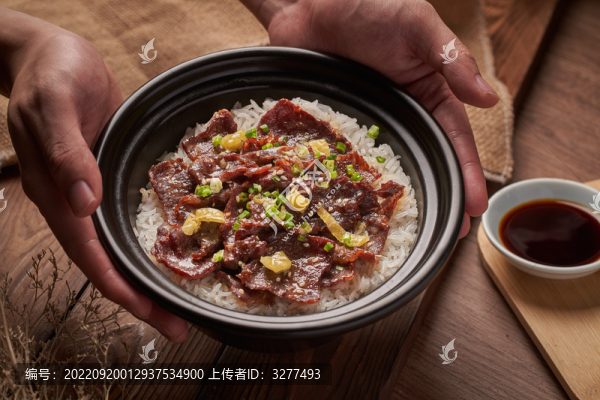 泡椒牛肉煲仔飯