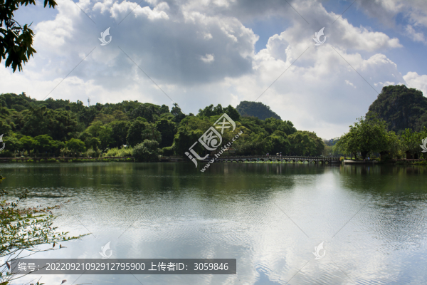湖光山色水光倒影