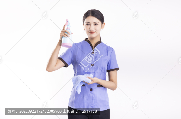 白色背景下的家政服務(wù)人員