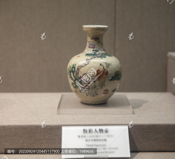粉彩人物壺