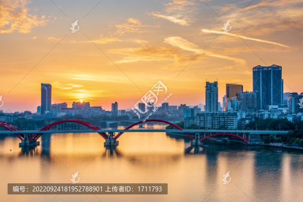 中國(guó)廣西柳州文惠橋日落風(fēng)光