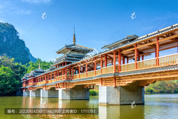 廣西柳州龍?zhí)豆珗@龍?zhí)讹L雨橋
