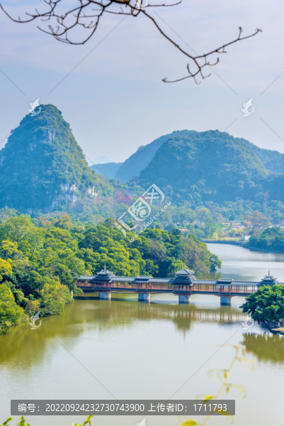 廣西柳州龍?zhí)豆珗@龍?zhí)讹L雨橋