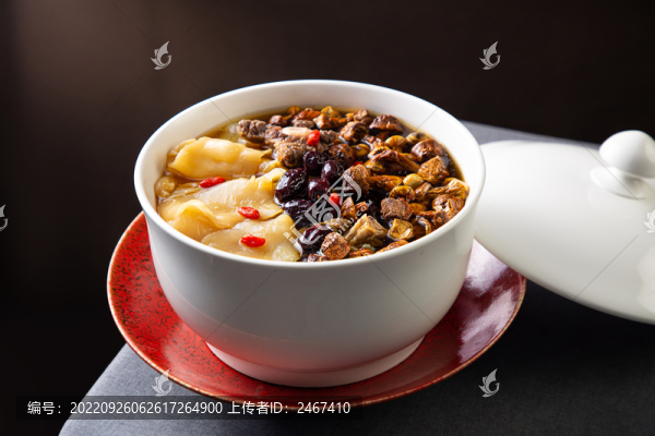 養(yǎng)生松茸牛尾燉花膠