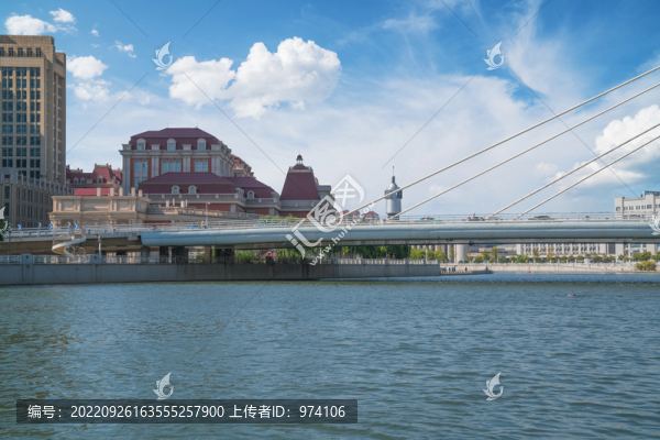 天津城市天際線和海河上的橋梁
