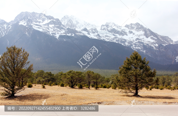 云南玉龍雪山麗藍(lán)月谷風(fēng)景