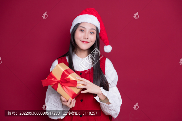 圣誕節(jié)女孩拿著禮盒