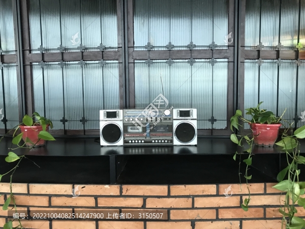 老舊收錄機