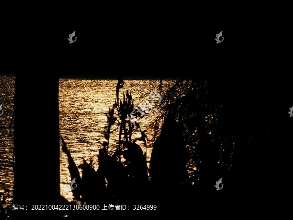 夕陽(yáng)與湖
