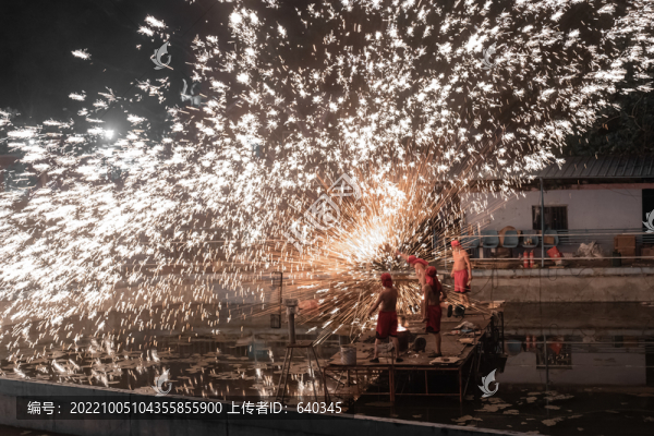 非物質(zhì)文化遺產(chǎn)民俗表演打鐵花