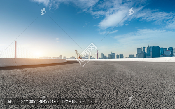 公路彎道和現(xiàn)代建筑