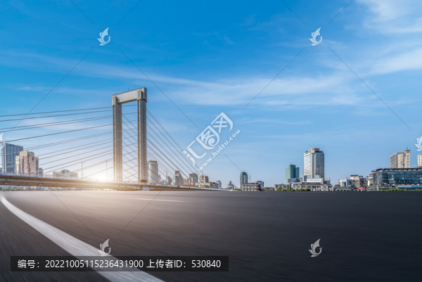 前進(jìn)的道路和城市景觀