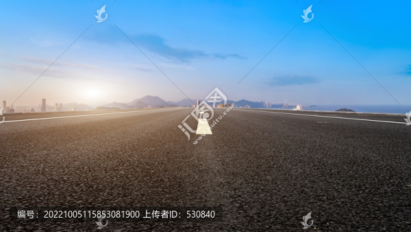 高速公路天際線和城市景觀