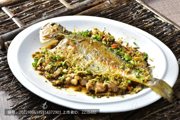雪菜黃魚(yú)蒸肉餅
