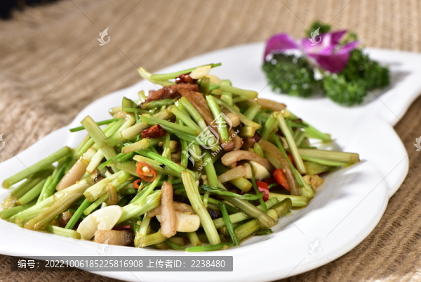 野芹菜炒臘肉