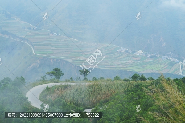 云霧山村