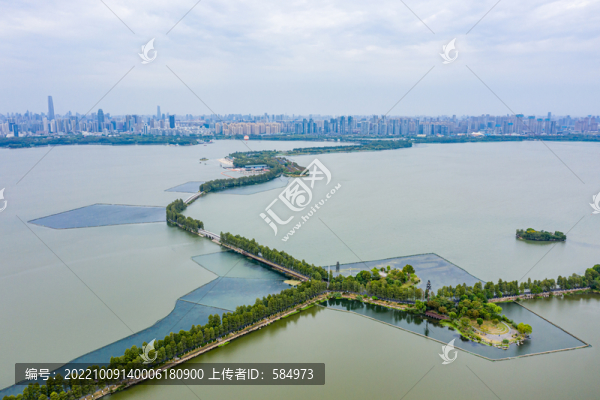 航拍武漢東湖綠道風(fēng)景區(qū)湖中道