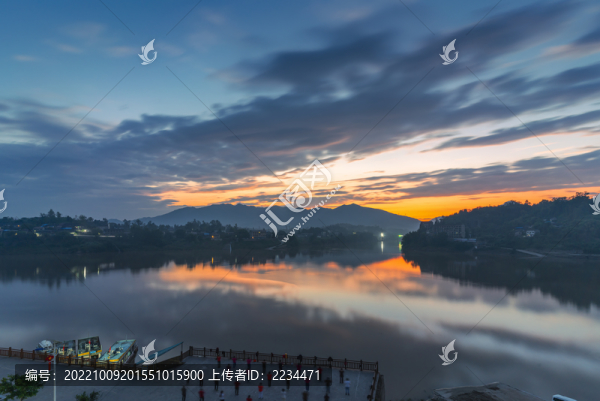 渠江霞光
