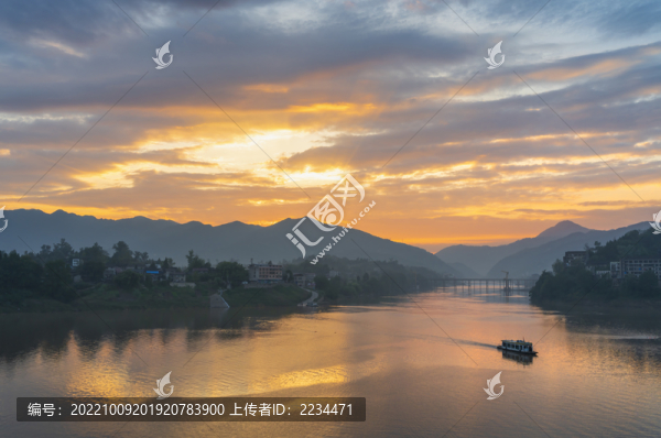 渠江霞光