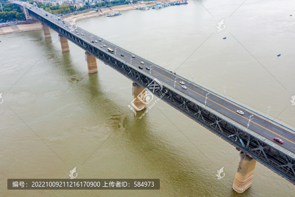 航拍武漢長江大橋城市地標(biāo)建筑