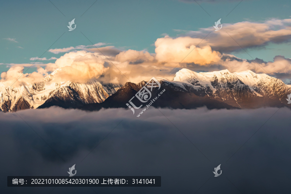 子梅埡口貢嘎群山日落金山