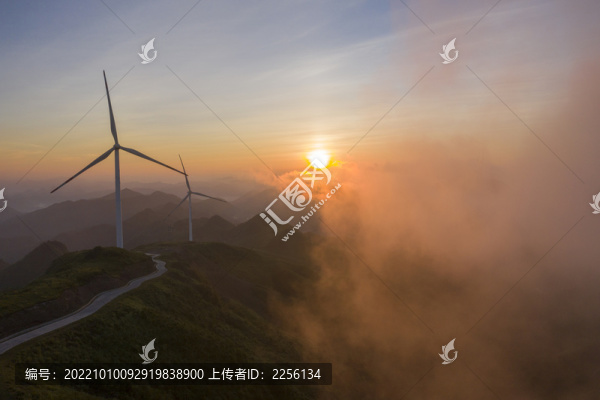 山頂日出云海
