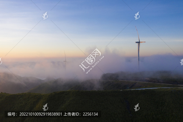 山頂日出云海風車