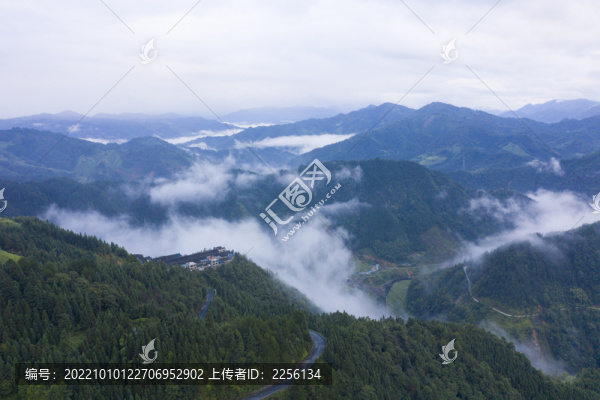 山區(qū)云海