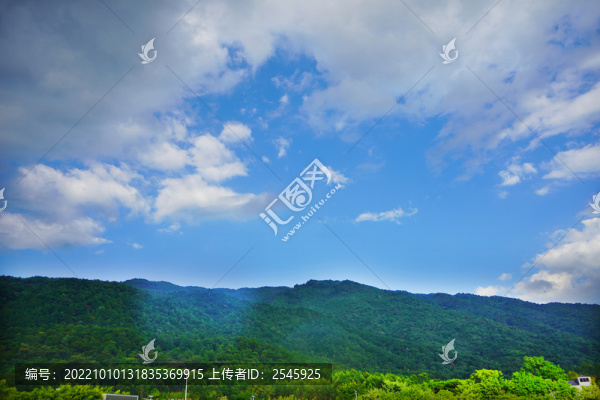 藍(lán)天白云