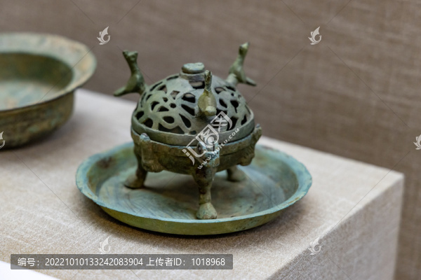 三鳥(niǎo)鈕熏爐