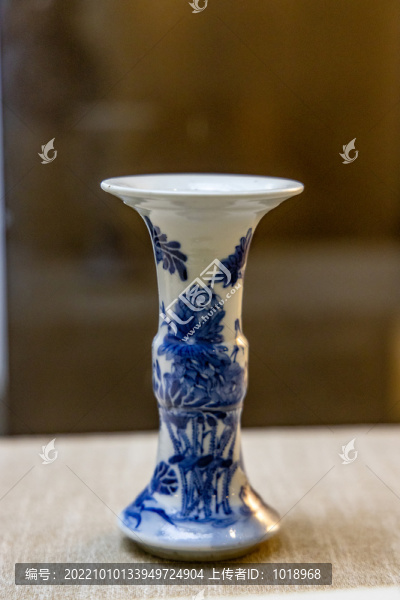 青花蓮塘戲鴨觚