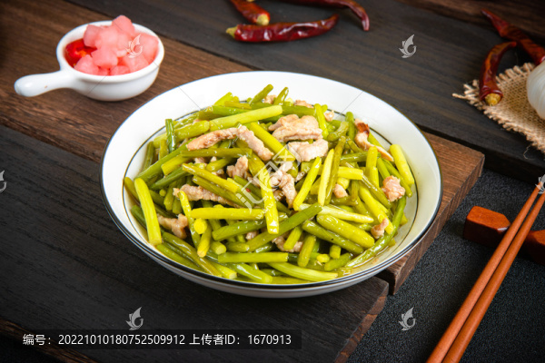 蒜苔肉絲